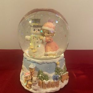 Vintage Precious Moments by Enesco Musical Christmas Sculpted Snow Globe 2000